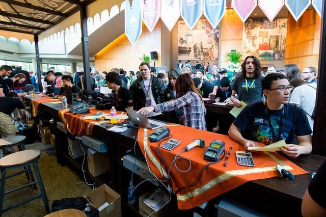 kyousuke 和 baz 在 evelone192 表演赛中以作弊方式进行 2v8