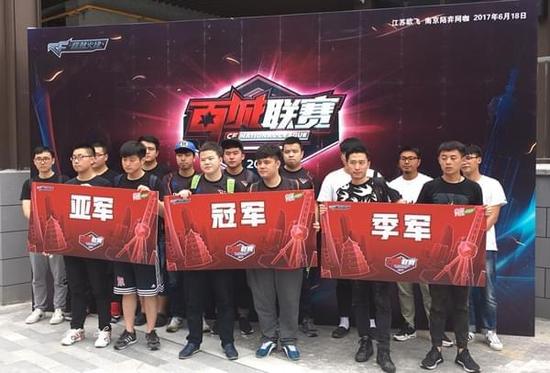 传闻：Riot Games考虑允许教练在比赛期间与玩家沟通